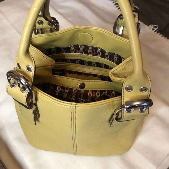 Tignanello Yellow Shoulder Bag with Leather Finish and Structured Design - Picture 3 of 13